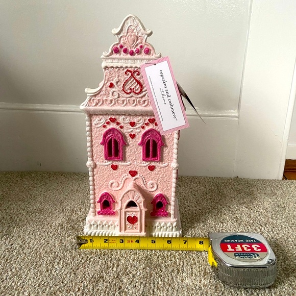 Cupcakes & Cashmere Valentines Day house - Picture 3 of 9